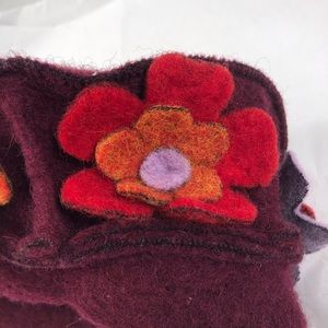 Platania felted wool hat with flowers